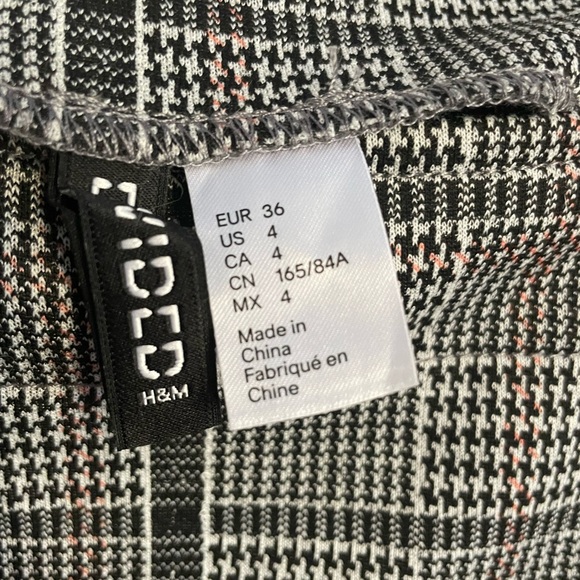 Super Cute Plaid Overalls Dress by H&M. Size 4 - Picture 4 of 8